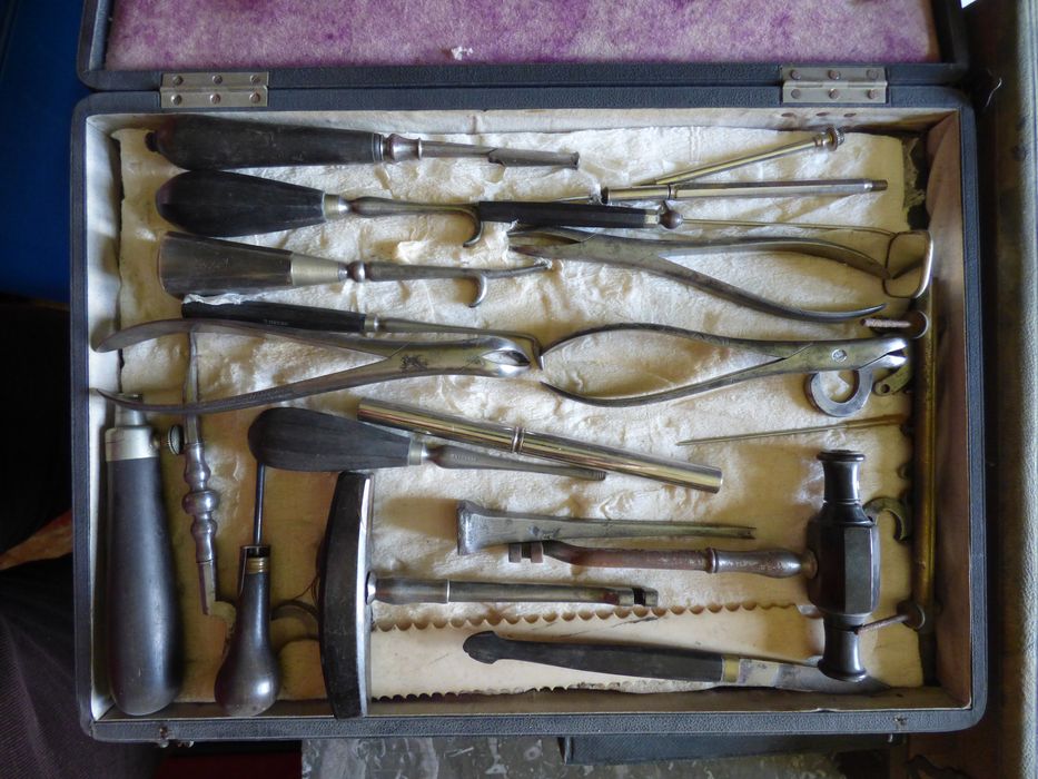 trousse et instruments de chirurgie - © Ministère de la Culture (France), Conservation des antiquités et des objets d’art du Maine-et-Loire, tous droits réservés