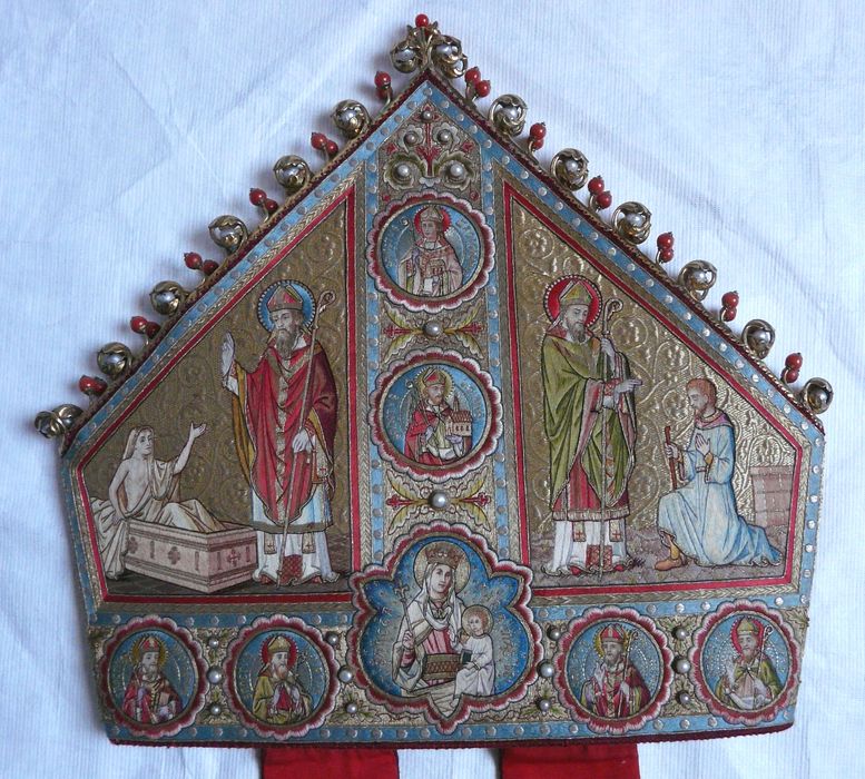 mitre de Mgr Freppel, vue partielle