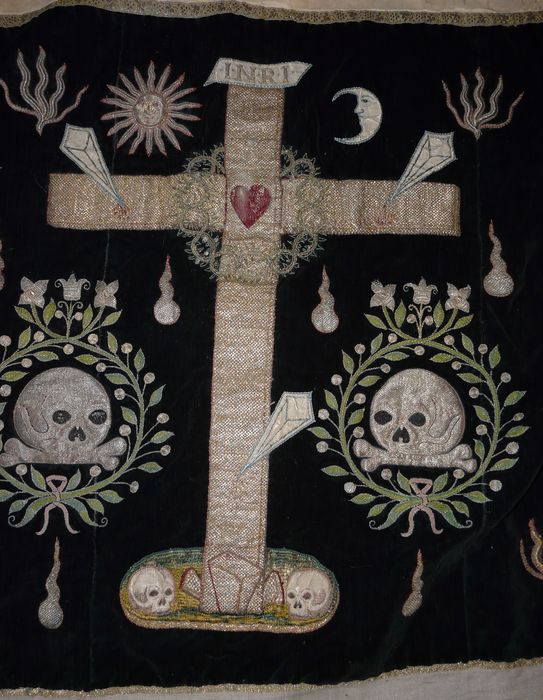 drap mortuaire, détail