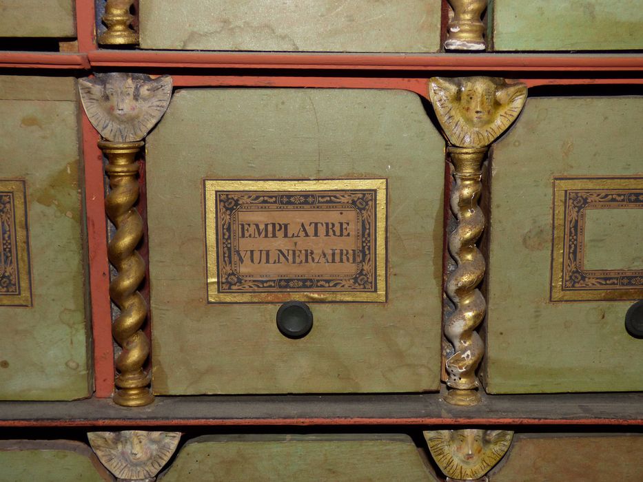 armoire à emplâtres, détail