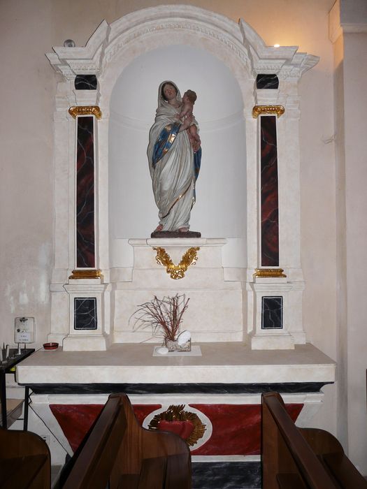 Autel latéral de la Vierge et son retable