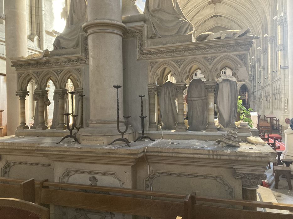 tabernacle du maître-autel, galerie (revers) - © Ministère de la Culture (France), Conservation des antiquités et des objets d’art du Maine-et-Loire – Tous droits réservés 