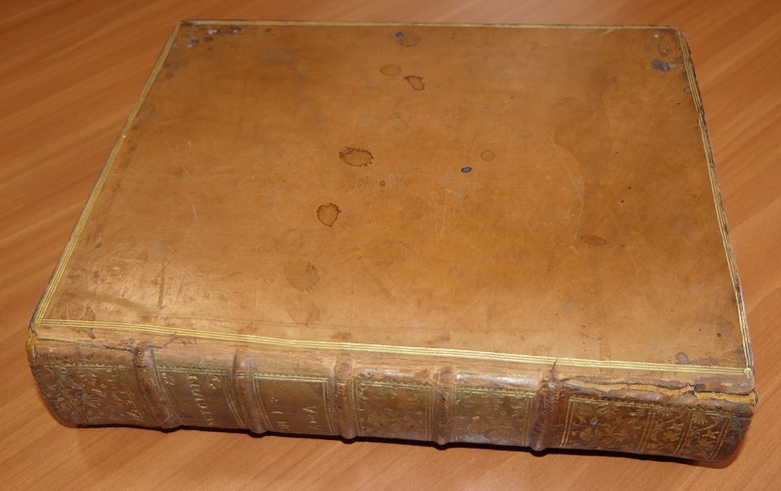livre : Encyclopédie ou dictionnaire raisonné des sciences, des arts et des métiers de Diderot
