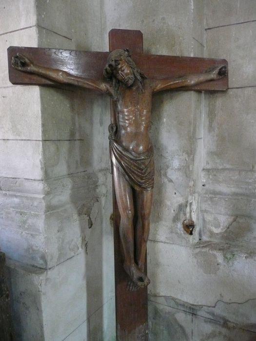 statue : Christ en croix