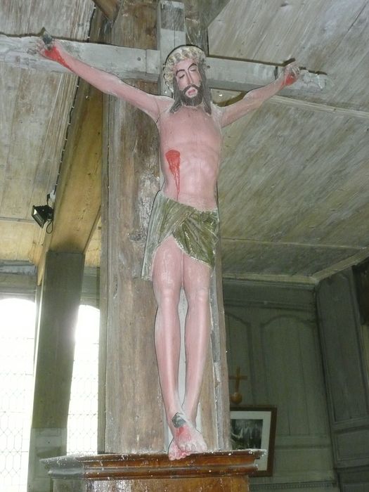 statue : Christ en croix