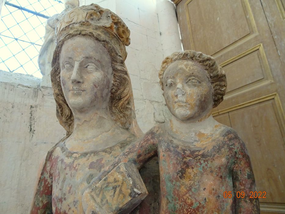 statue : Vierge à l'Enfant, vue partielle