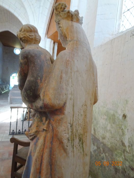 statue : Vierge à l'Enfant, revers, vue partielle