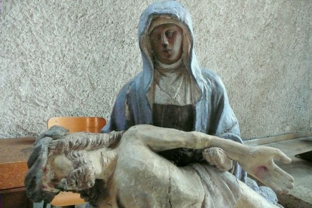 groupe sculpté : Vierge de Pitié, vue partielle - © Ministère de la Culture (France), Conservation des antiquités et des objets d’art de la Marne - Tous droits réservés