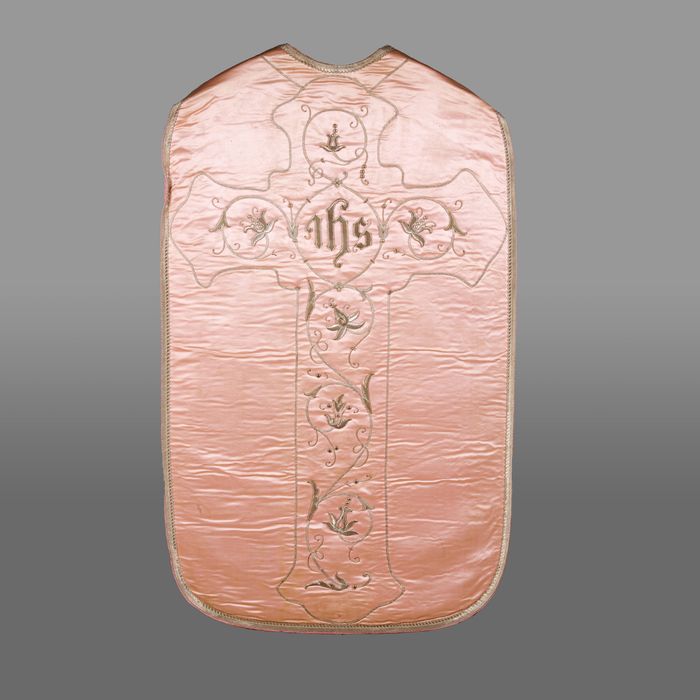 chasuble (ornement rose)