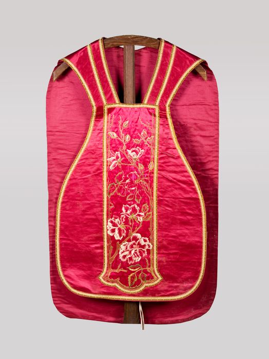 chasuble (ornement rouge)