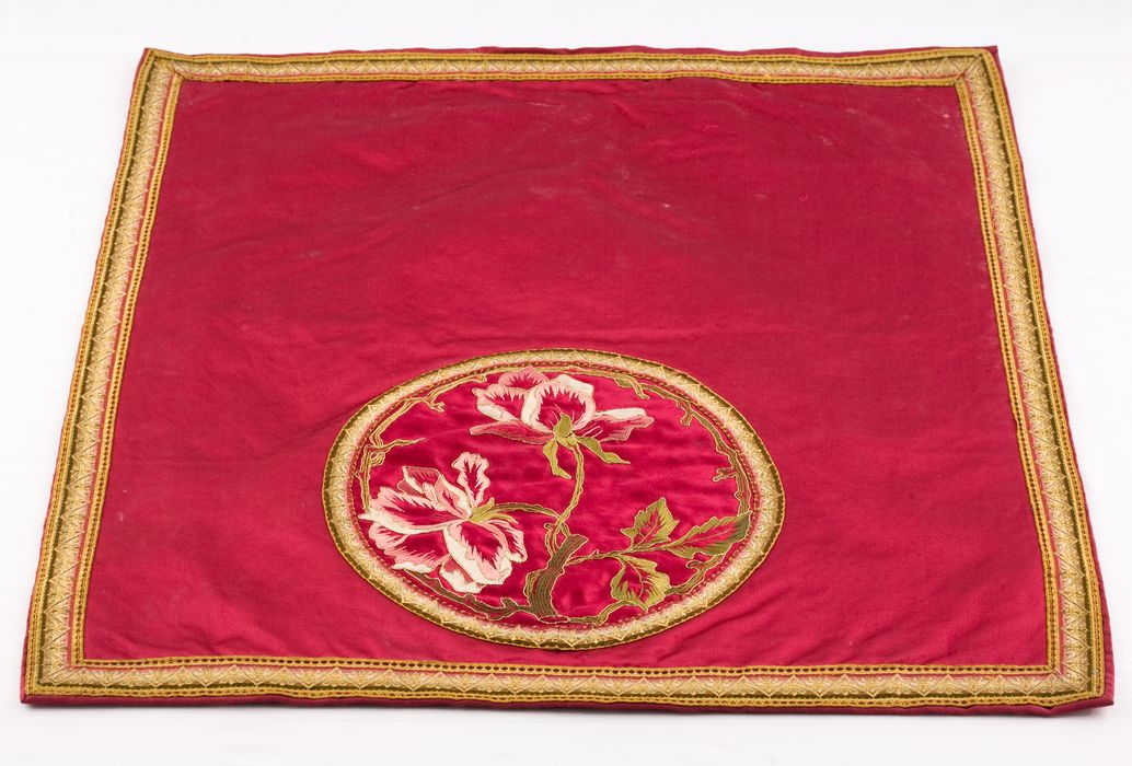 voile de calice (ornement rouge), détail