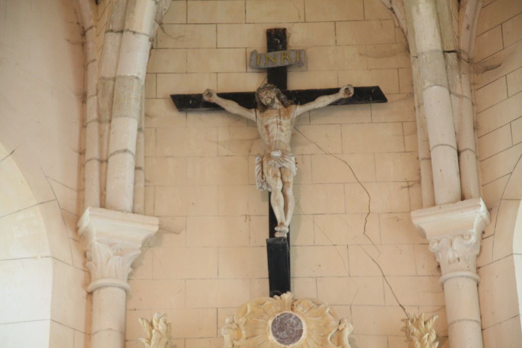 statue : Christ en croix