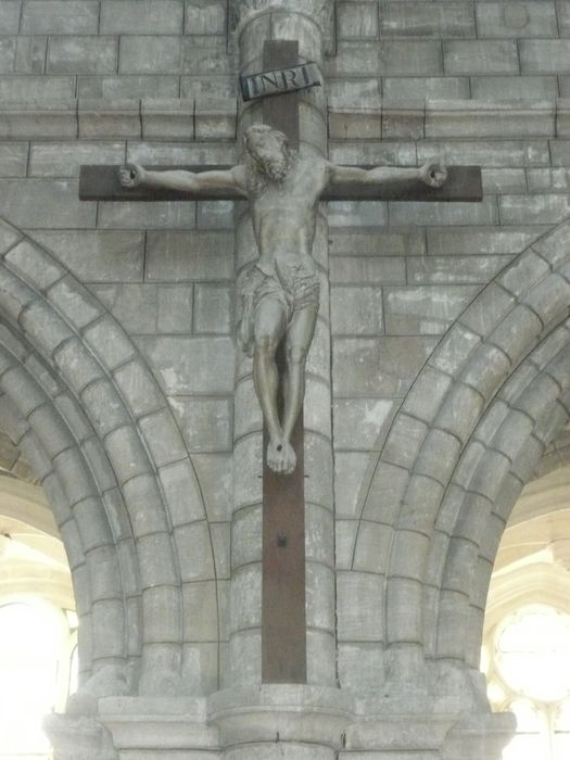 statue : Christ en croix