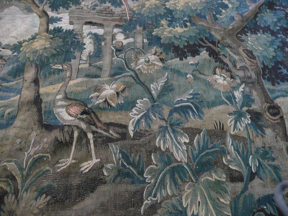pièce murale (verdure) : Construction au milieu de végétation et d'animaux stylisés (Une), détail - © Ministère de la Culture (France), Conservation des antiquités et des objets d’art de la Marne - Tous droits réservés