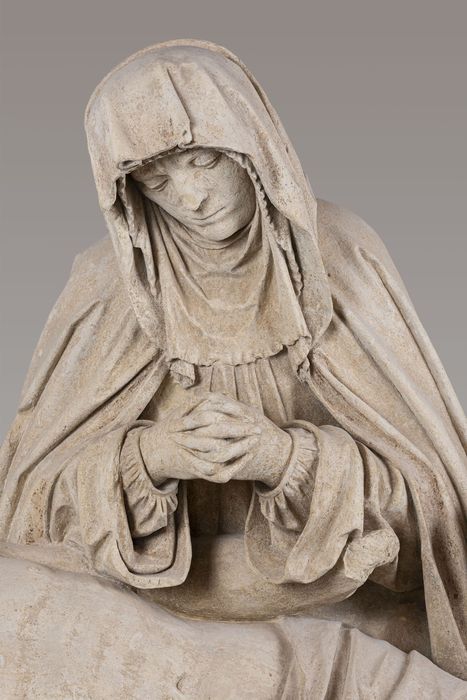 groupe sculpté dite Pietà de Saint-Marcoul : le Christ pleuré par la Vierge, saint Jean et Madeleine, détail - © Ministère de la Culture (France), Musée Saint-Remi de Reims - Tous droits réservés