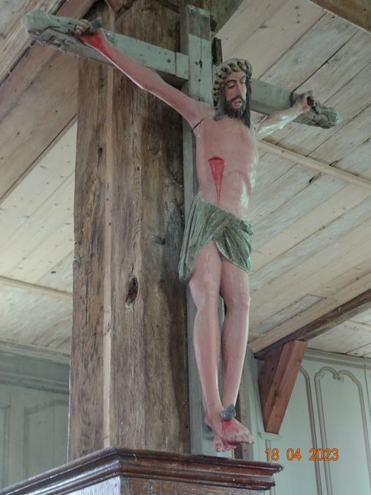 statue : Christ en Croix