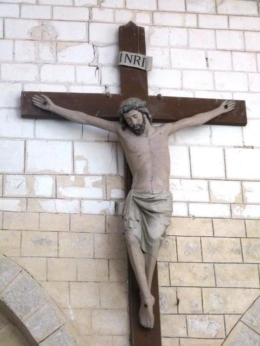 statue : Christ en croix
