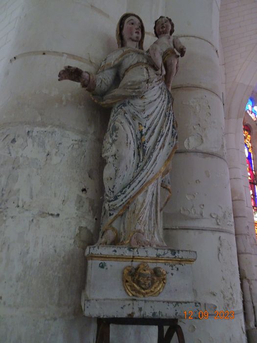 statue : Vierge à l'Enfant