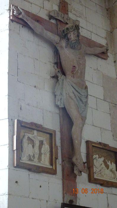 Statue : Christ en croix