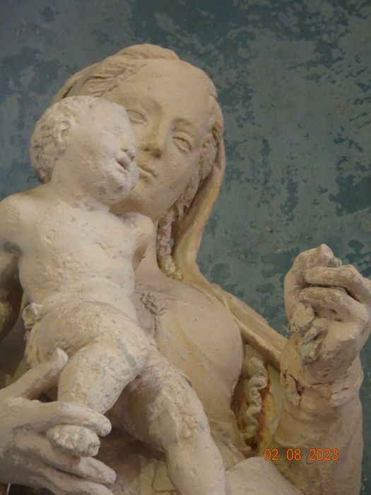 statue : Vierge à l'Enfant, détail