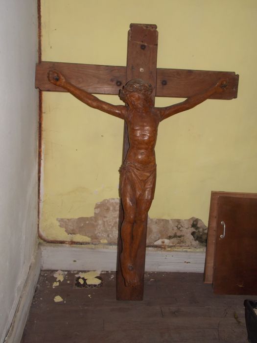 statue : Christ en croix