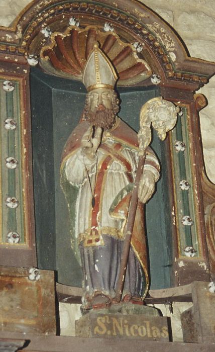Statue (demi-nature) : saint Nicolas