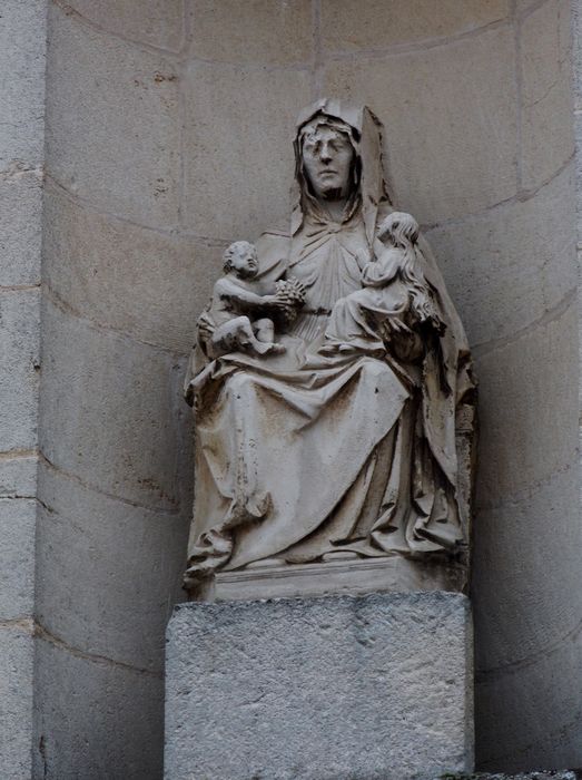 Groupe sculpté : Sainte Anne, avec la Vierge et l'Enfant Jésus