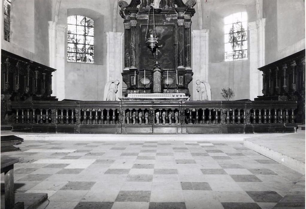 clôture de choeur (table de communion)