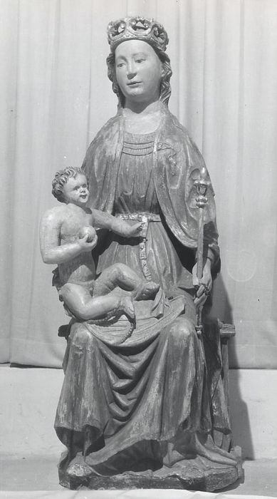 Statue : Vierge à l'Enfant assise