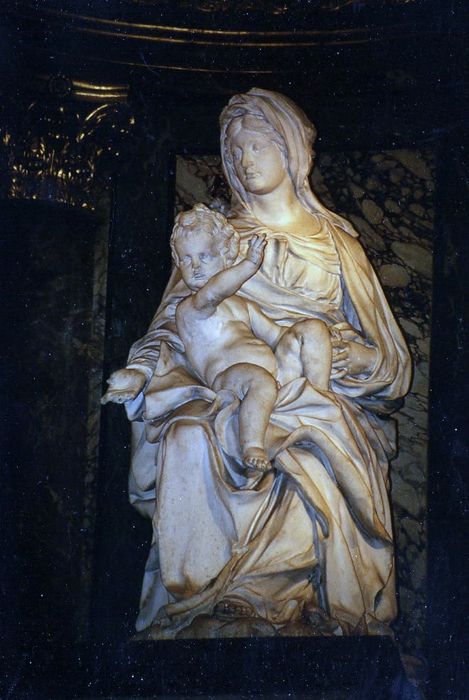 statue : Vierge à l'Enfant