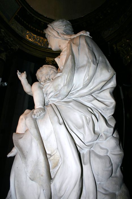 statue : Vierge à l'Enfant, profil gauche