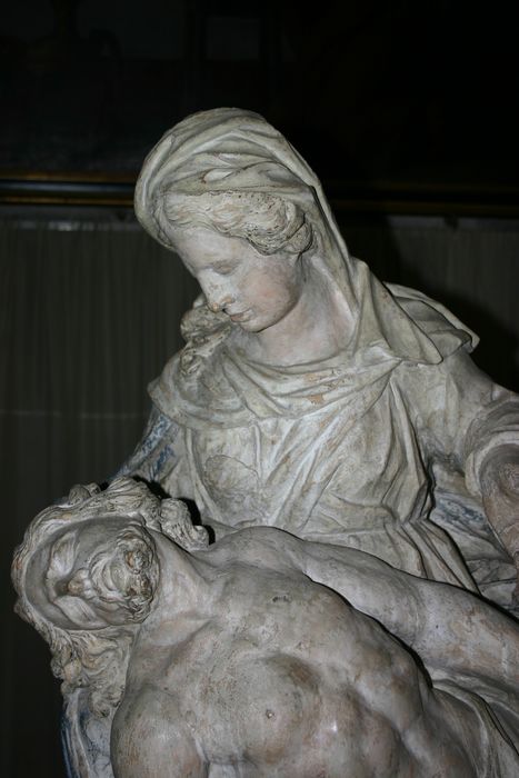 groupe sculpté : Vierge de pitié, vue partielle