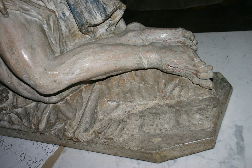 groupe sculpté : Vierge de pitié, détail