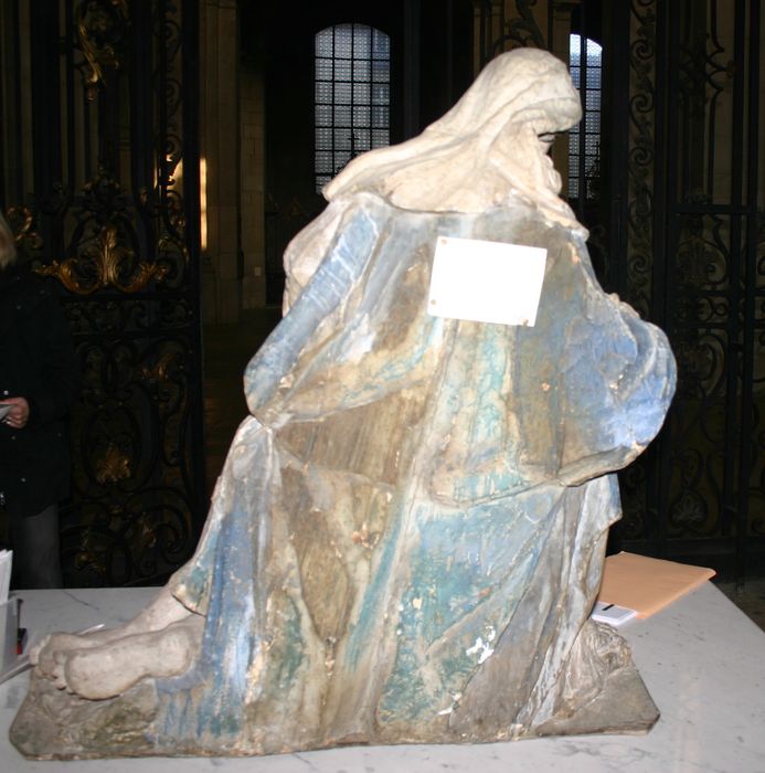 groupe sculpté : Vierge de pitié, revers