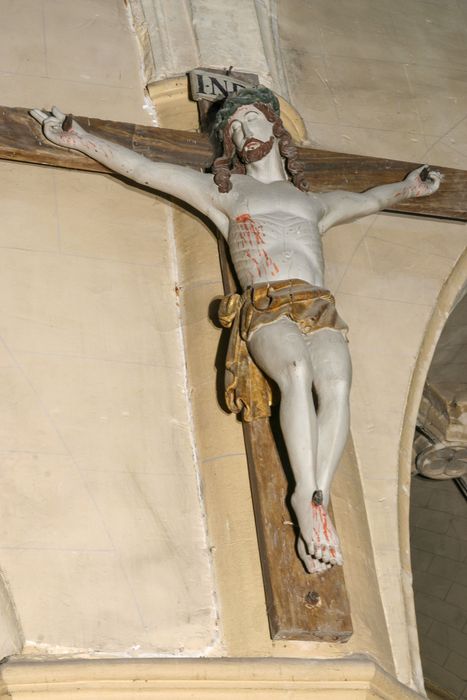 statue : Christ en croix