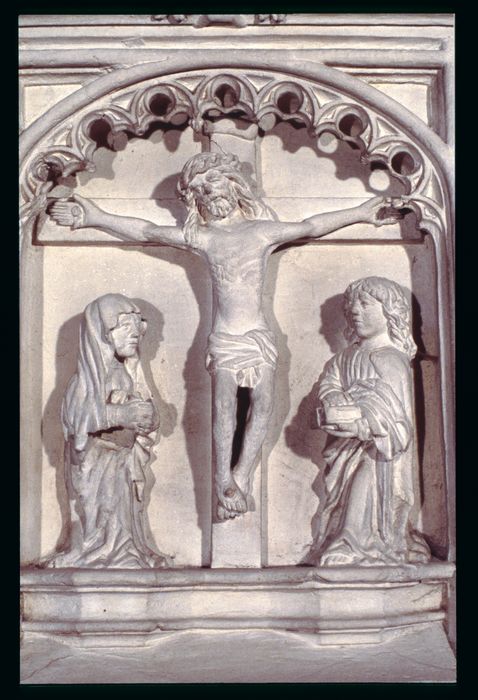 retable, détail : Christ en croix entre saint Jean et la Vierge