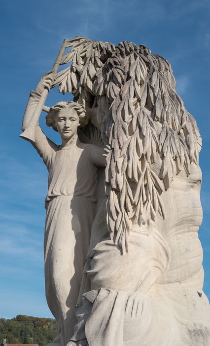 tombeau : tombe de la famille Philippot-François, dite à l'ange à la trompette, vue partielle