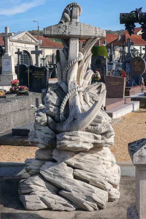 tombeau : Tombe de Lucien Hogard, dite à l'ancre de marine - © Ministère de la Culture (France), Conservation des antiquités et des objets d’art de la Meuse – Tous droits réservés