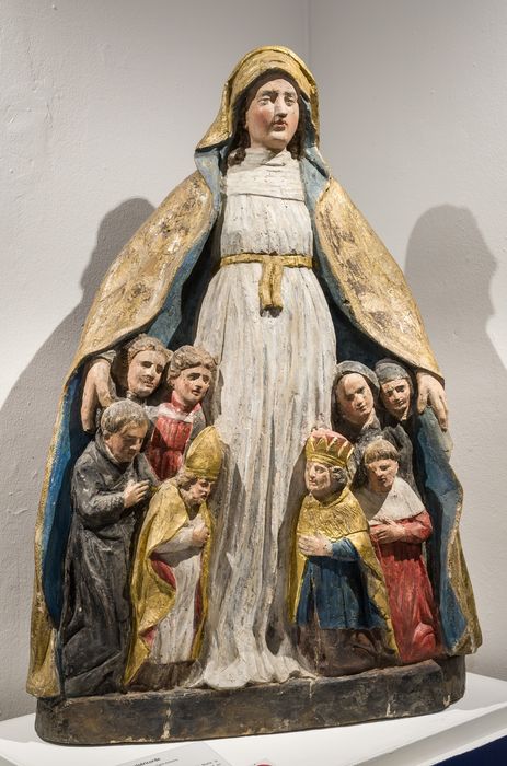 groupe sculpté : Vierge de Miséricorde ou au manteau - © Ministère de la Culture (France), Conservation des antiquités et des objets d’art de la Meuse – Tous droits réservés