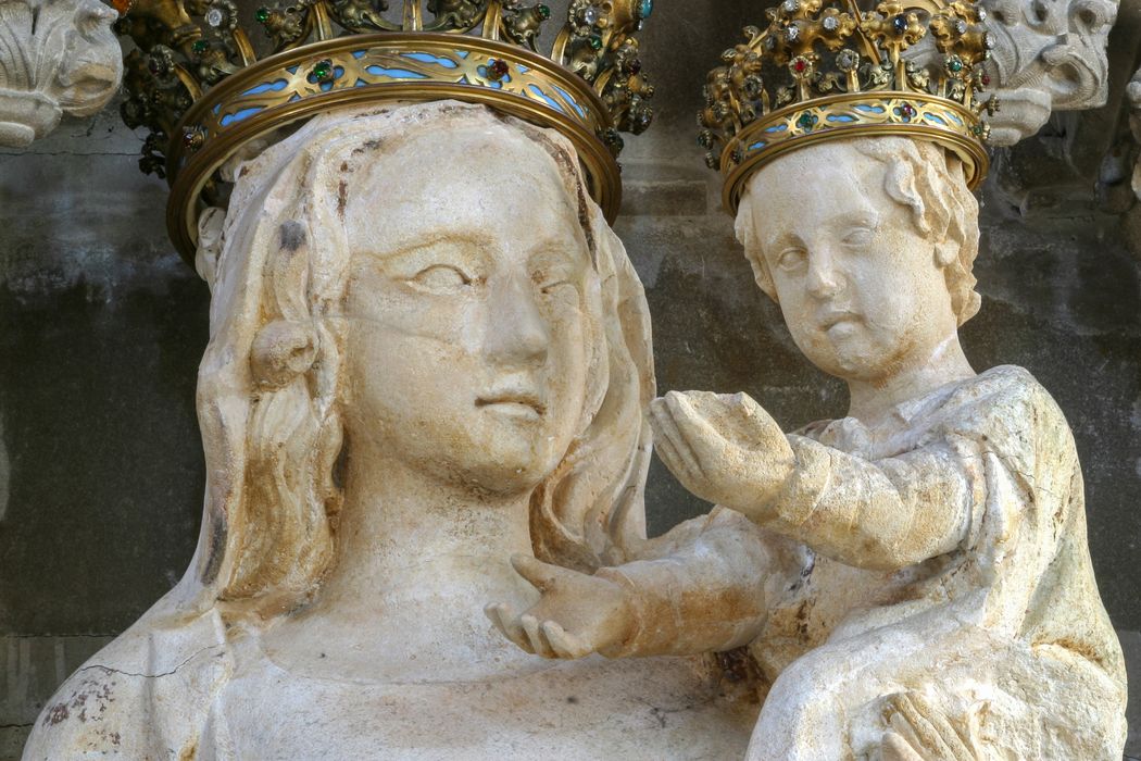 statue : Vierge à l'Enfant dite Notre-Dame du Guet, vue partielle