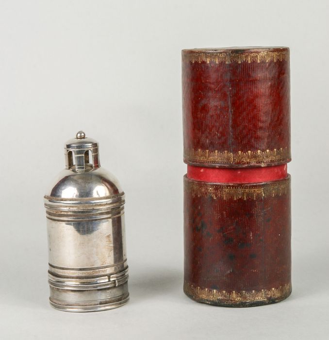 coffret aux saintes huiles (ensemble liturgique pour l'extrême-onction) - © Ministère de la Culture (France), Conservation des antiquités et des objets d’art de la Meuse – Tous droits réservés