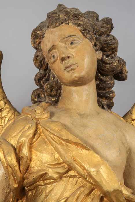 statue : Ange n°2, vue partielle - © Ministère de la Culture (France), Conservation des antiquités et des objets d’art de la Meuse – Tous droits réservés