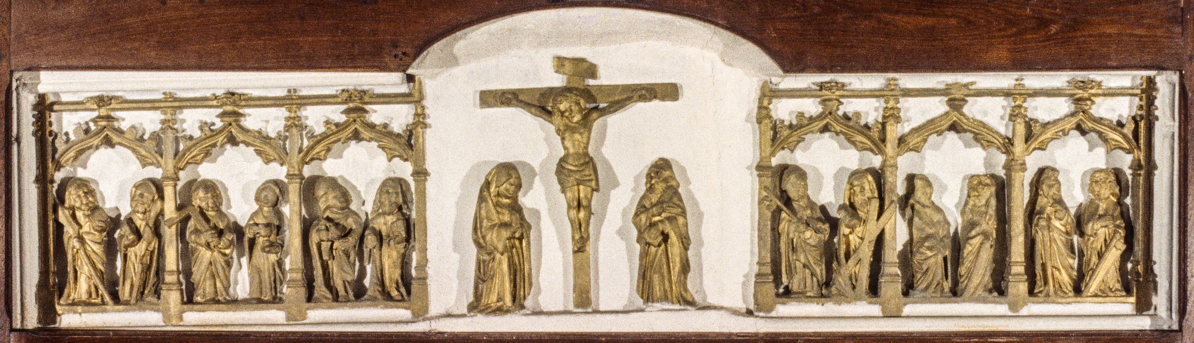 retable du maître-autel : Crucifixion et les apôtres