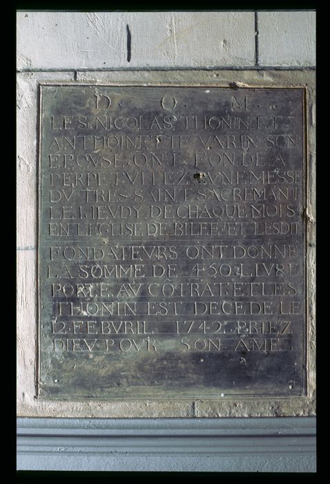 plaque funéraire de Nicolas Thonin et Anthoinette Varin son épouse et fondation de messe