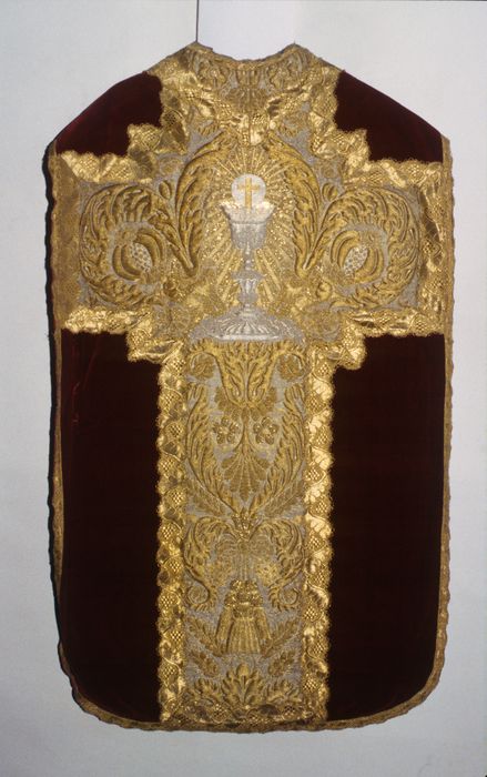 chasuble (ornement rouge)