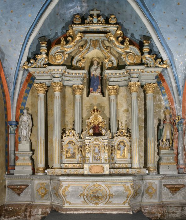 maître-autel, tabernacle, ciborium (baldaquin), statues : Vierge à l'Enfant, saint Nicolas