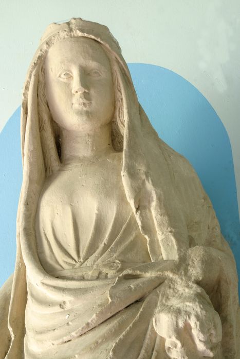 statue : Vierge à l'Enfant, vue partielle