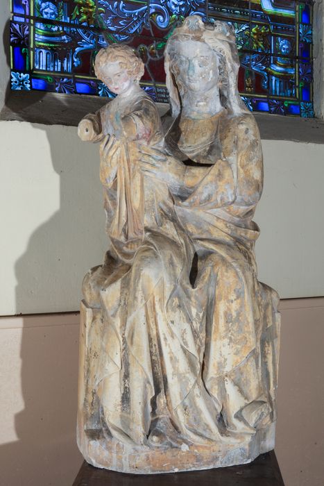 statue : Vierge à l'Enfant assise