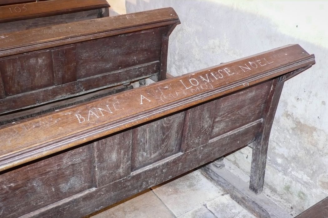 bancs de fidèles, détail d'une inscription