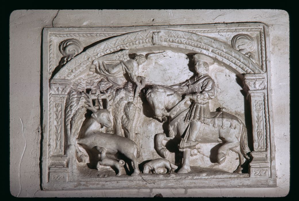 haut-relief : Vision de saint Hubert - © Ministère de la Culture (France), Conservation des antiquités et des objets d’art de la Meuse, tous droits réservés